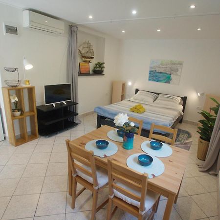 Luna 22 Poreč Exterior foto